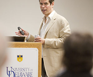 Alumnus, entrepreneur shares his secrets of success with students